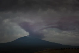 Darkness and purple sky around etna