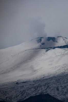 Smoke from the top of etna in vintertime